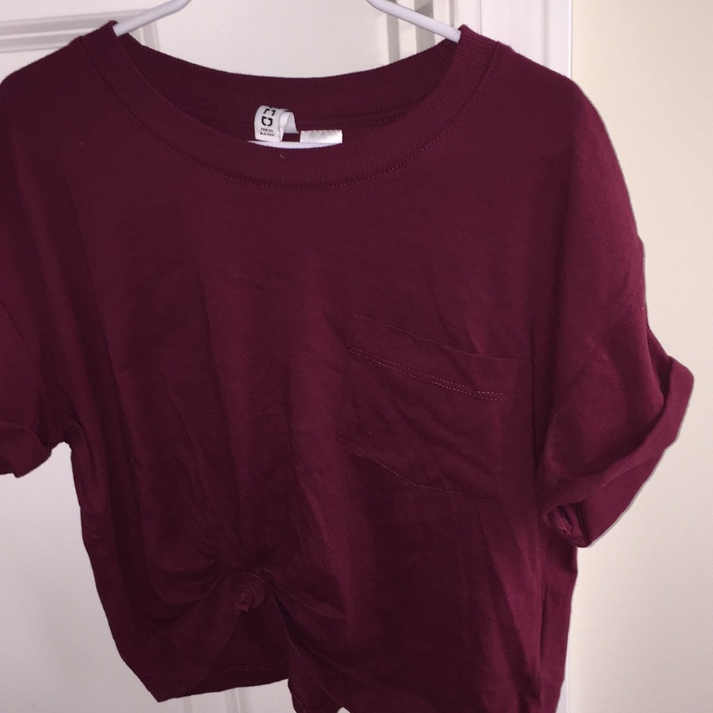 tied cropped shirt!! I love the maroon color